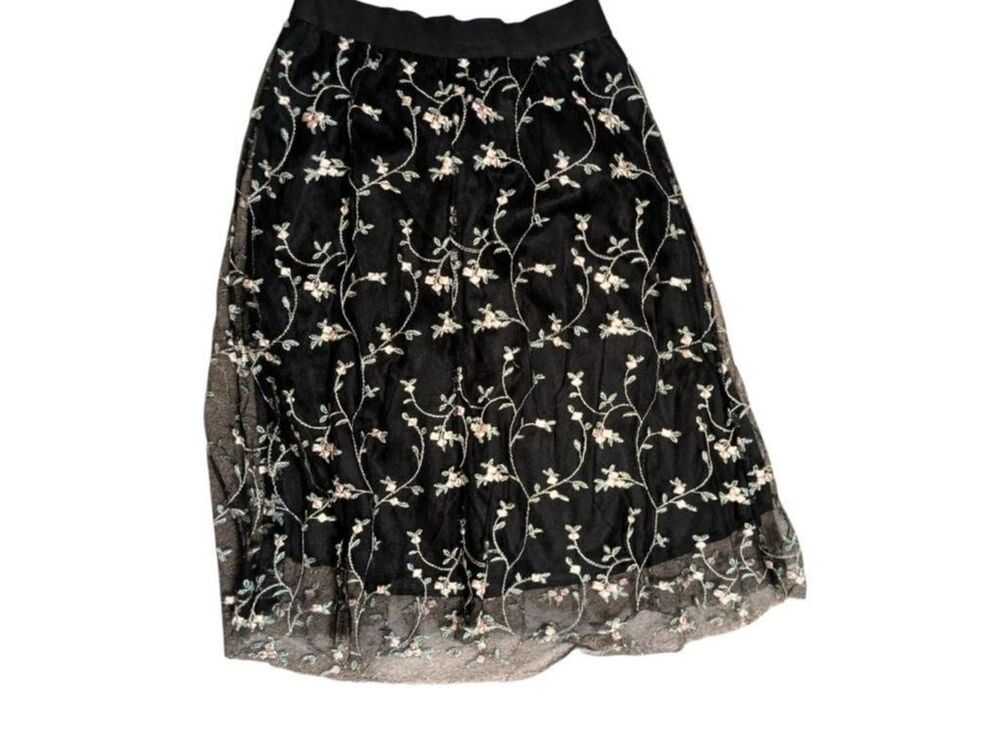 Modern Attraction Embroidered Black Skirt - Size S